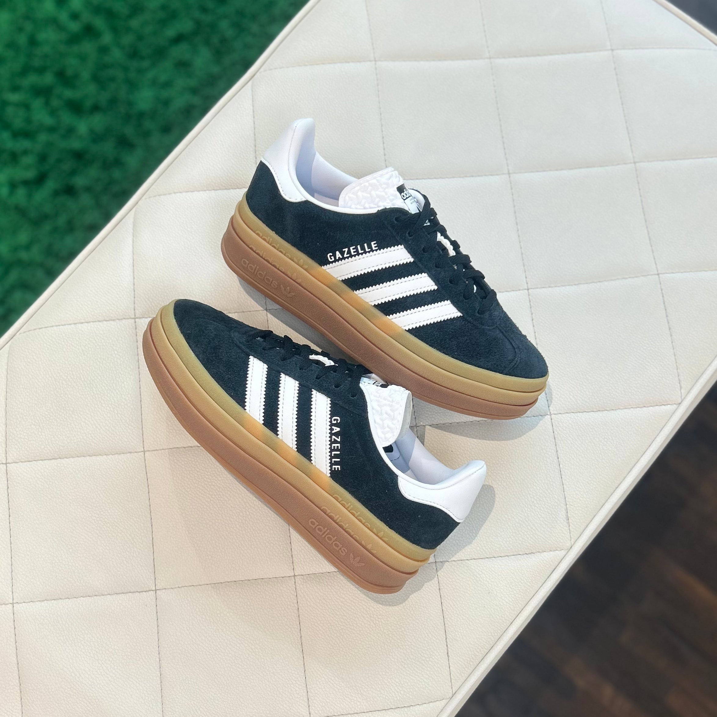 Adidas Gazelle Bold Core Black White in store foto echte kleur en look