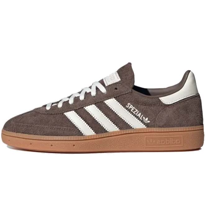 Adidas Handball Spezial Earth Strata Gum front view bruine suede sneaker gum zool