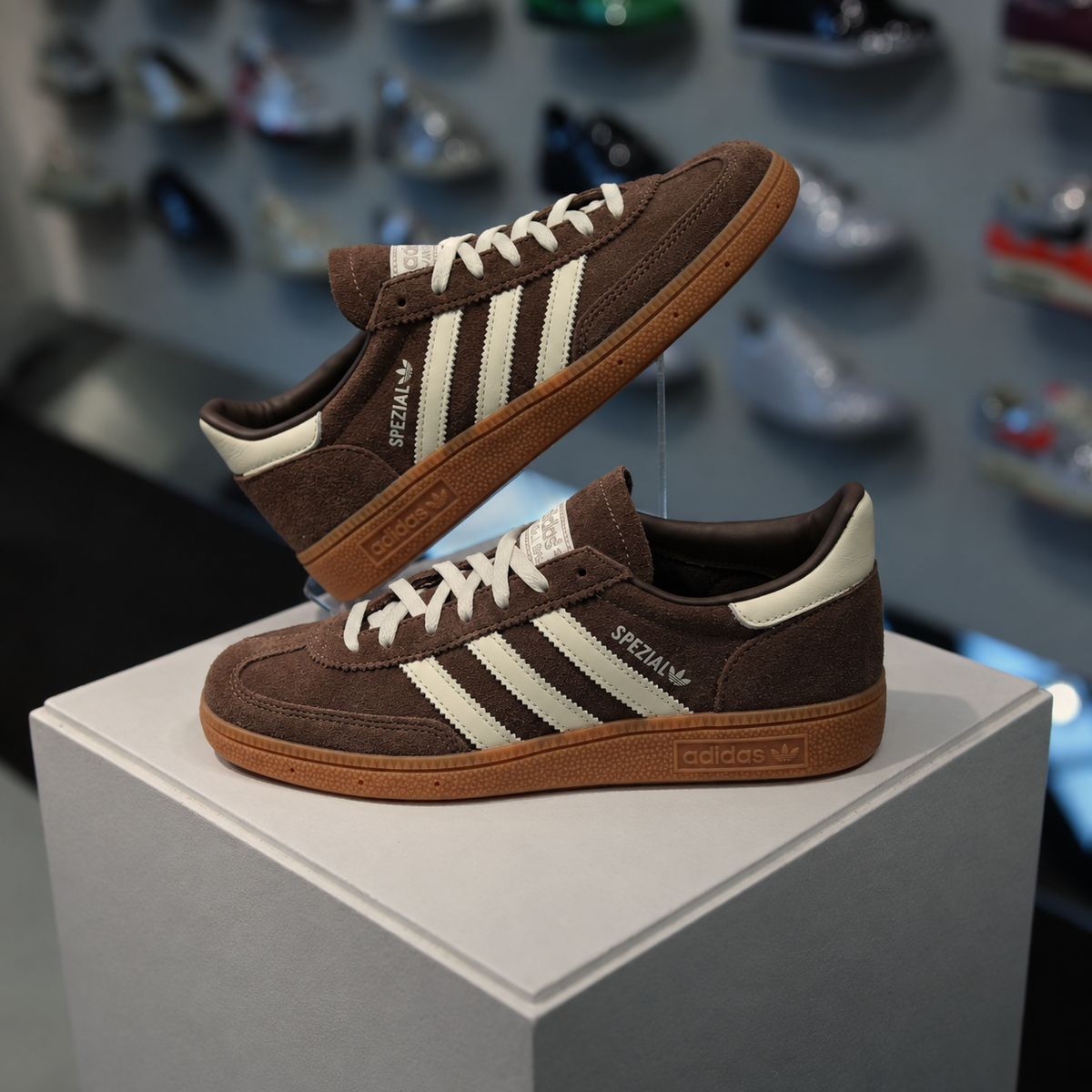 adidas Handball Spezial Earth Strata Gum in de winkel met echte kleur en premium suède afwerking