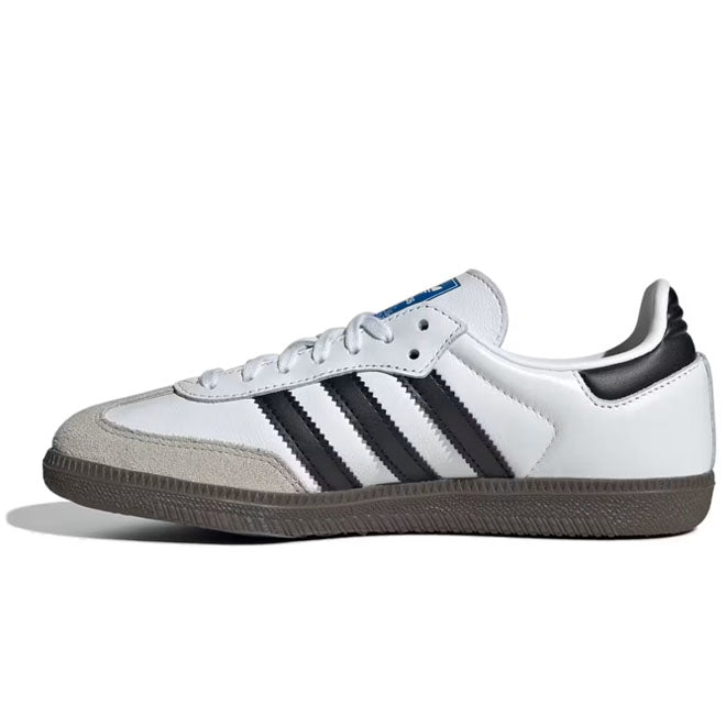 adidas Samba OG GS White Black Gum volledig zijaanzicht met witte upper zwarte strepen en gum zool