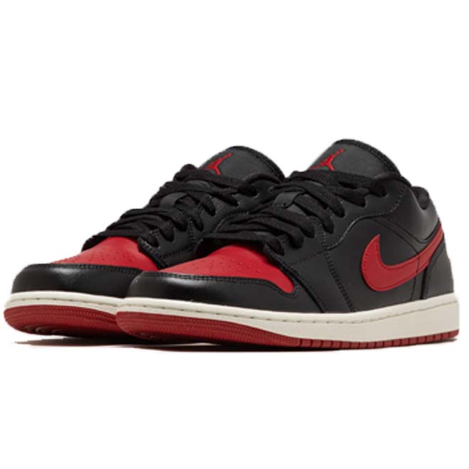 Air Jordan 1 Low Bred Sail dames front view rode zwarte sneaker met sail zool