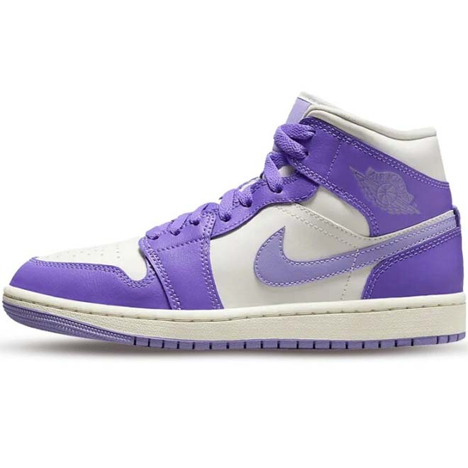 Air Jordan 1 Mid Action Grape dames front view witte sneaker met paarse details