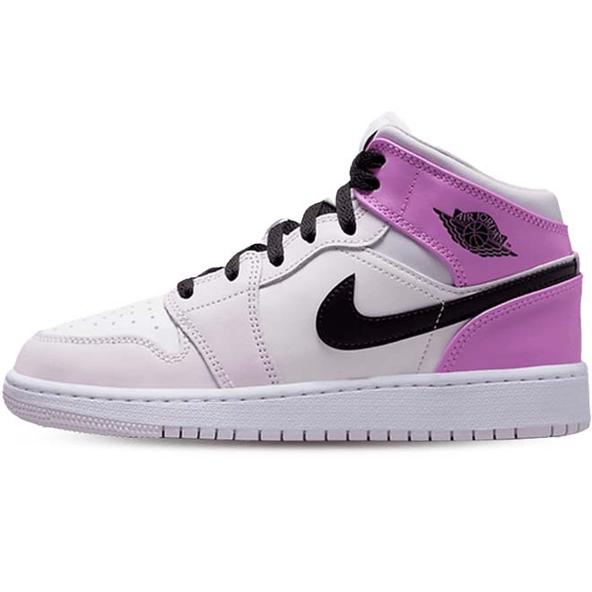 Air Jordan 1 Mid Barely Grape zijkant met witte leren upper en lichtpaarse overlays