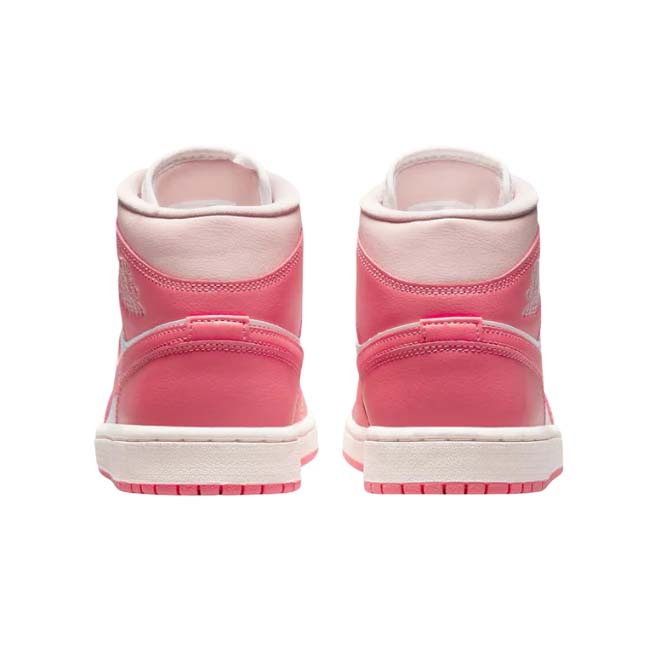 Air Jordan 1 Mid Strawberries And Cream dames achterkant met Wings logo en roze details