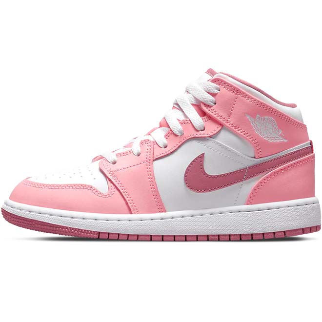 Air Jordan 1 Mid Valentines Day 2023 zijkant met roze leren overlays en rode details