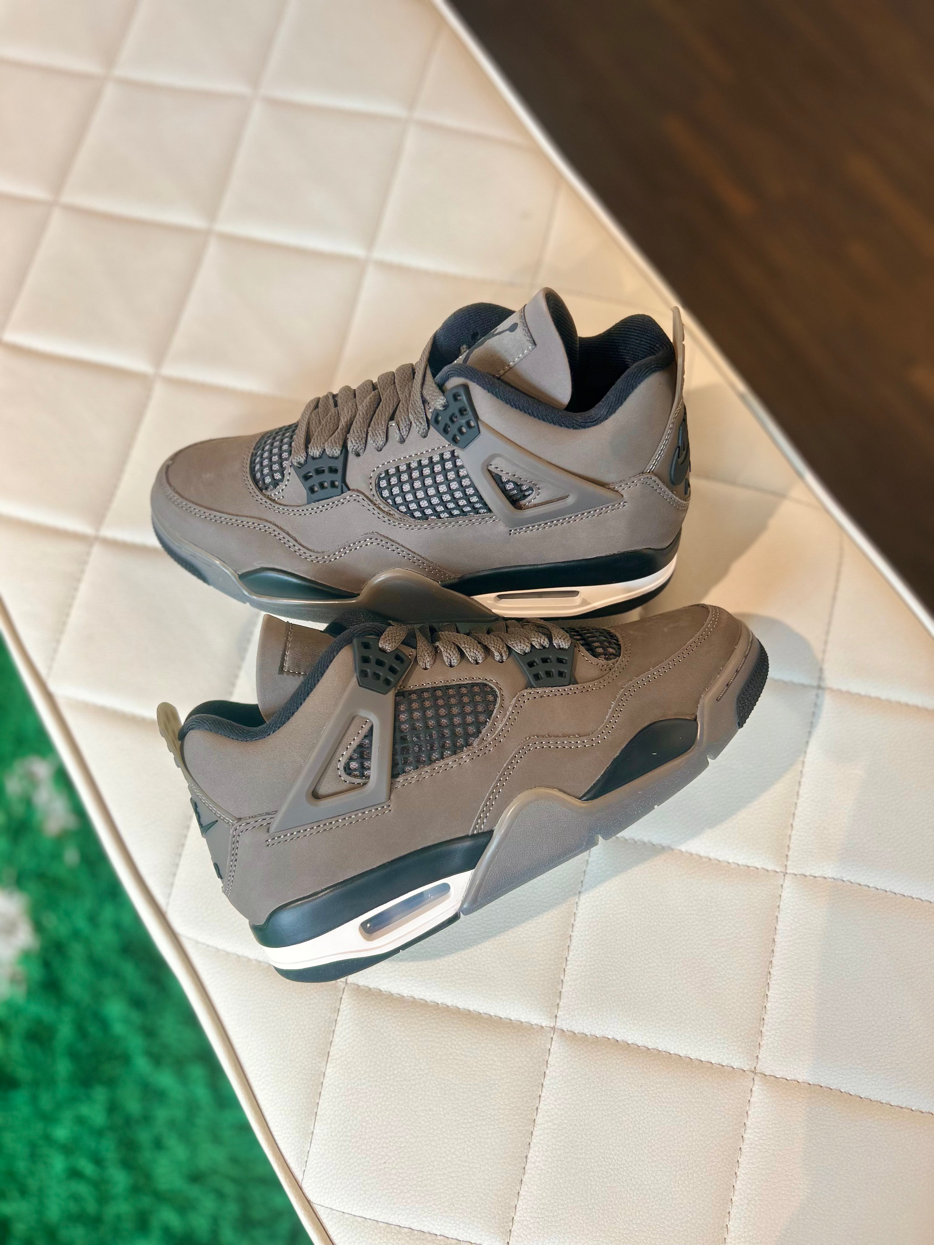 Air Jordan 4 Retro Cave Stone in store foto echte kleur en look