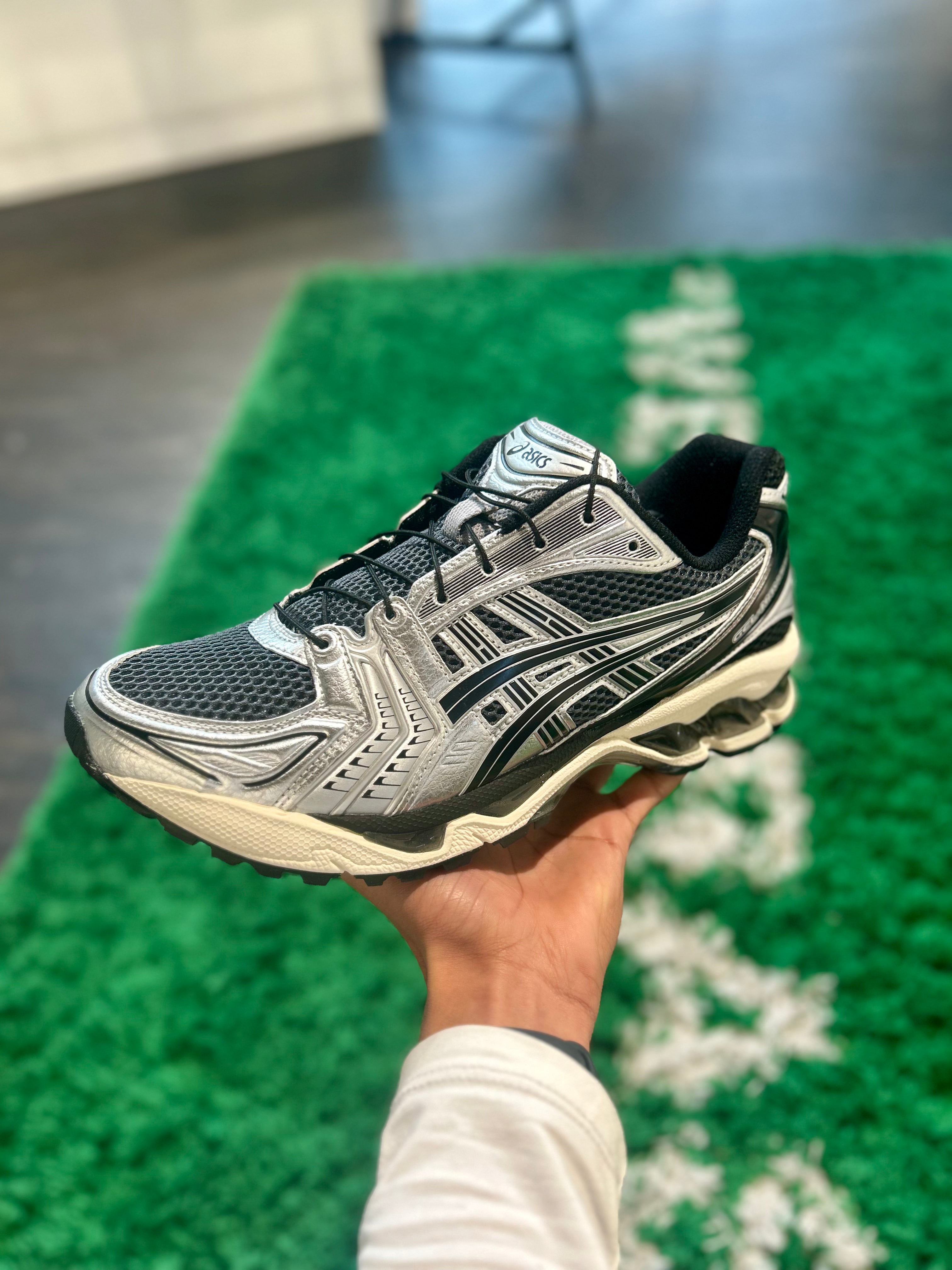 ASICS Gel Kayano 14 Carrier Grey Black in store foto echte kleur en look