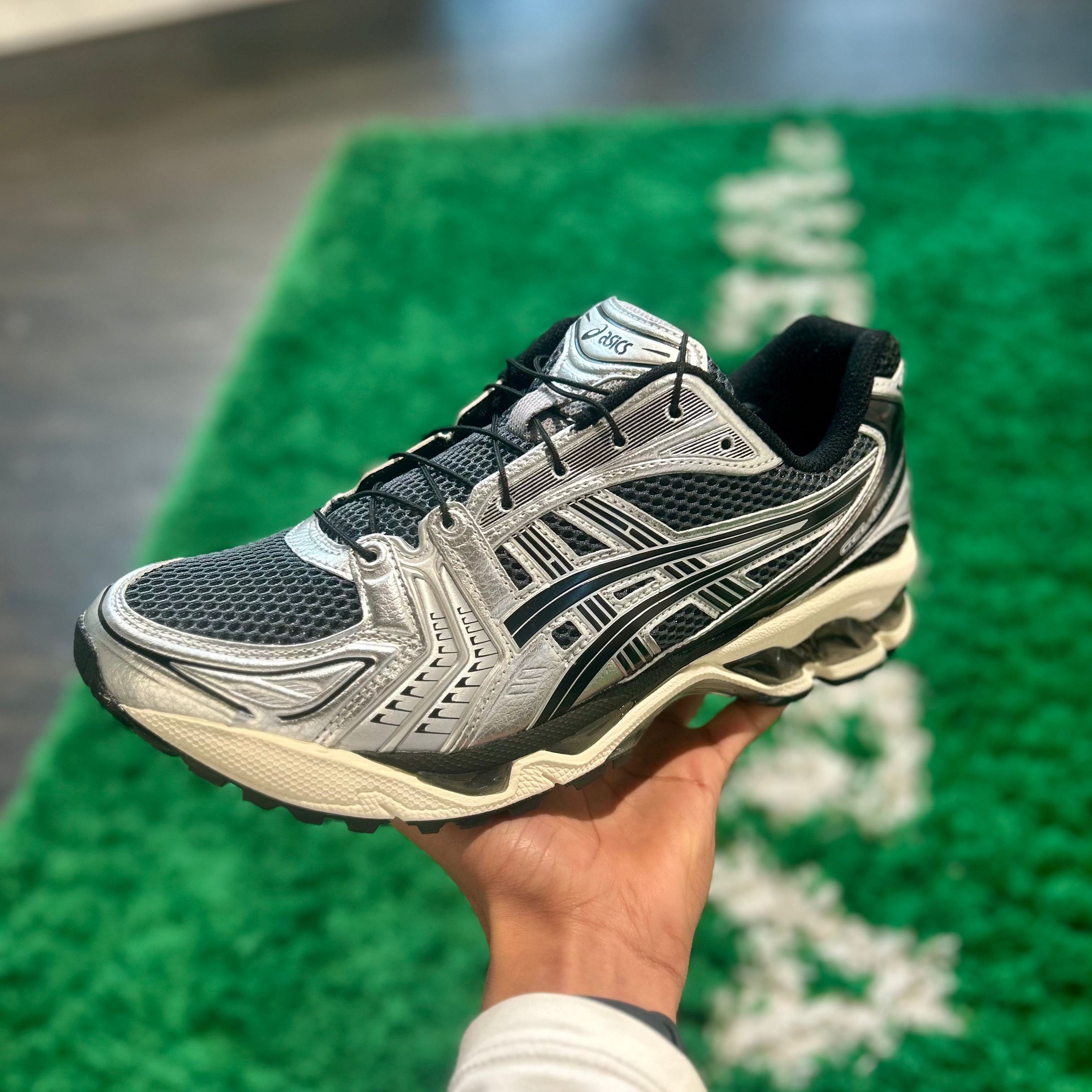 ASICS Gel Kayano 14 Carrier Grey Black in store foto echte kleur en look