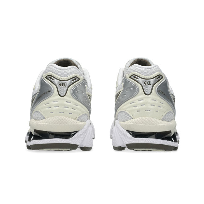 ASICS Gel Kayano 14 White Ivory achterkant hiel en structuur detail