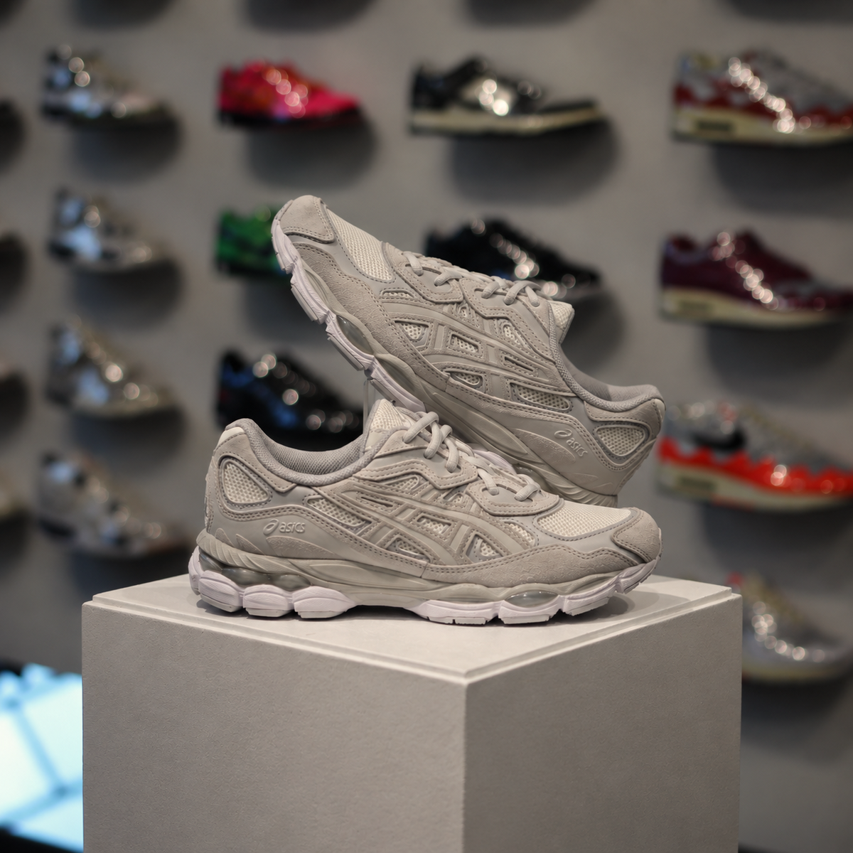 ASICS Gel-NYC Cream Cloud Grey in de winkel met echte kleur en premium afwerking