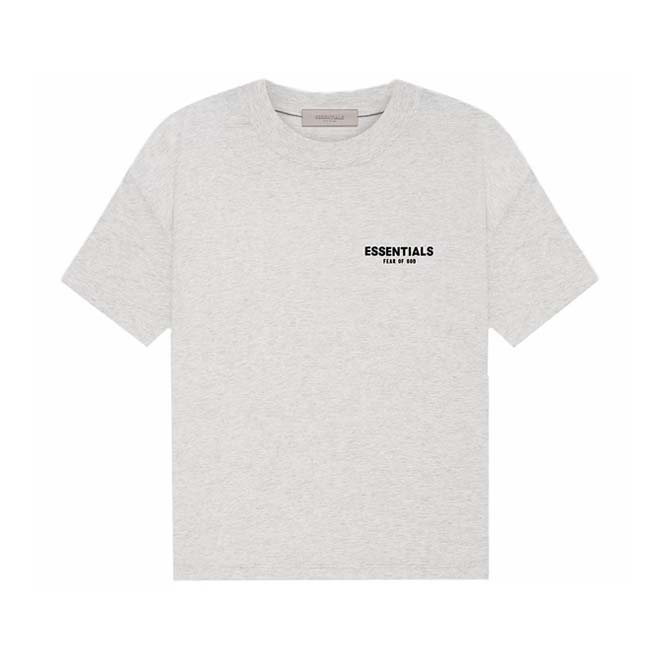 Fear of God Essentials Light Oatmeal Summer Set t-shirt logo en hals detail