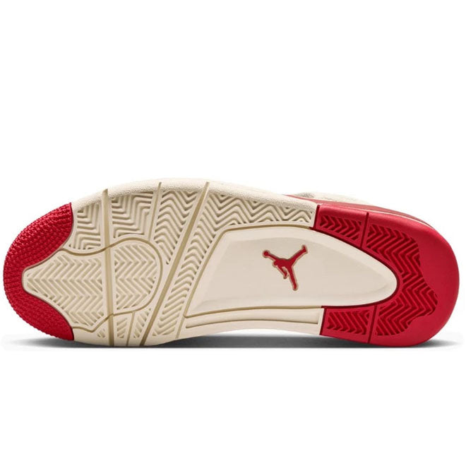 Jordan 4 Retro Valentines Day Sierra Red zool met zichtbare Air unit en grip detail