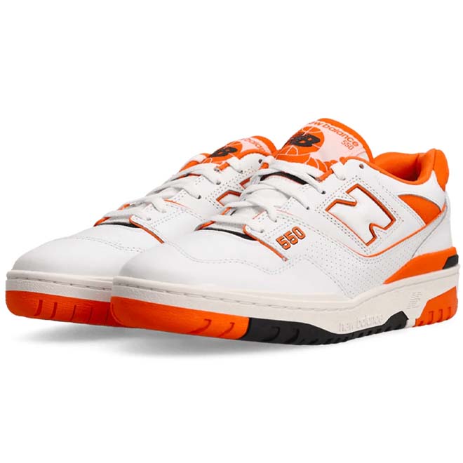 New Balance 550 Syracuse zijkant N logo en oranje wit kleur detail