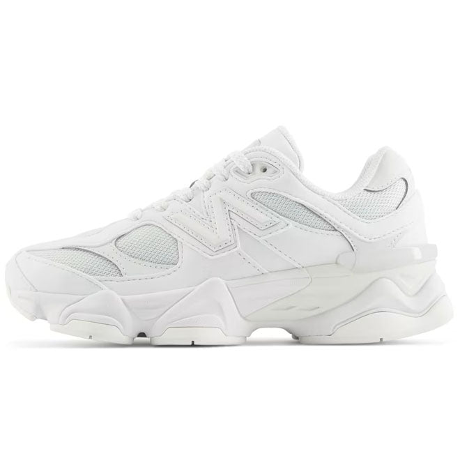 New Balance 9060 Reflection GS front view grijze sneaker met premium mesh en suède details