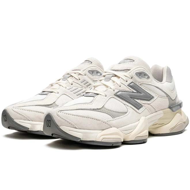 New Balance 9060 Sea Salt White zijkant N logo en chunky zool detail