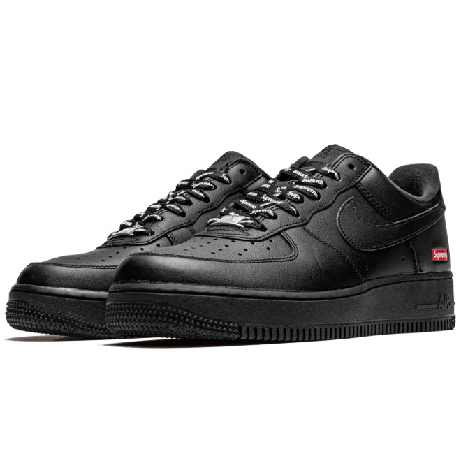 Nike Air Force 1 Low Black Supreme sneaker zijkant