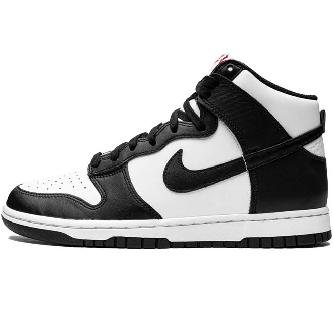 Nike Dunk High Black White Panda zijkant met zwart wit leren upper en Nike Swoosh detail