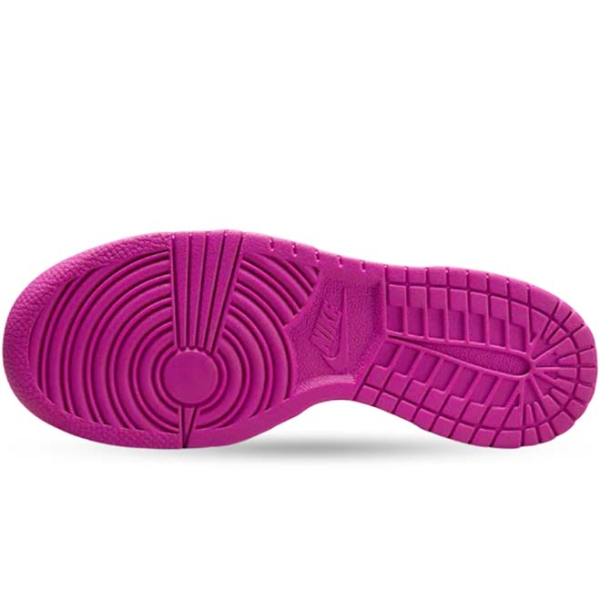 Nike Dunk Low Active Fuchsia zool met grip patroon en roze details