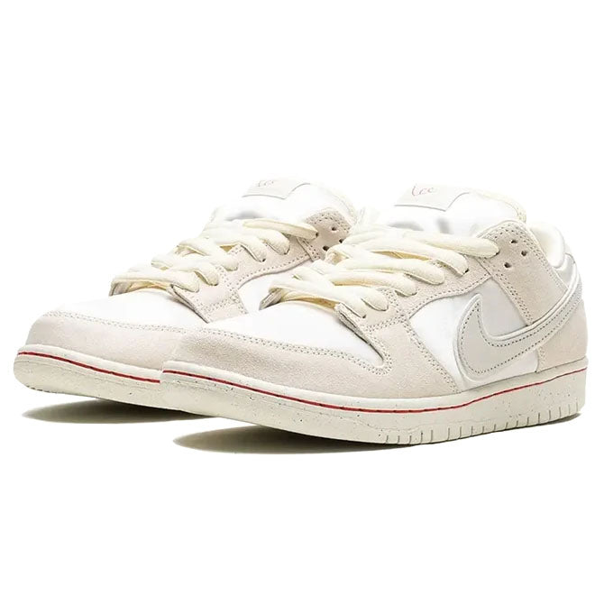 Nike SB Dunk Low City Of Love Light Bone zijkant met Light Bone upper en Nike Swoosh