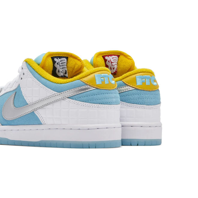 Nike SB Dunk Low FTC Lagoon Pulse achterkant met Nike SB branding en lichtblauwe details