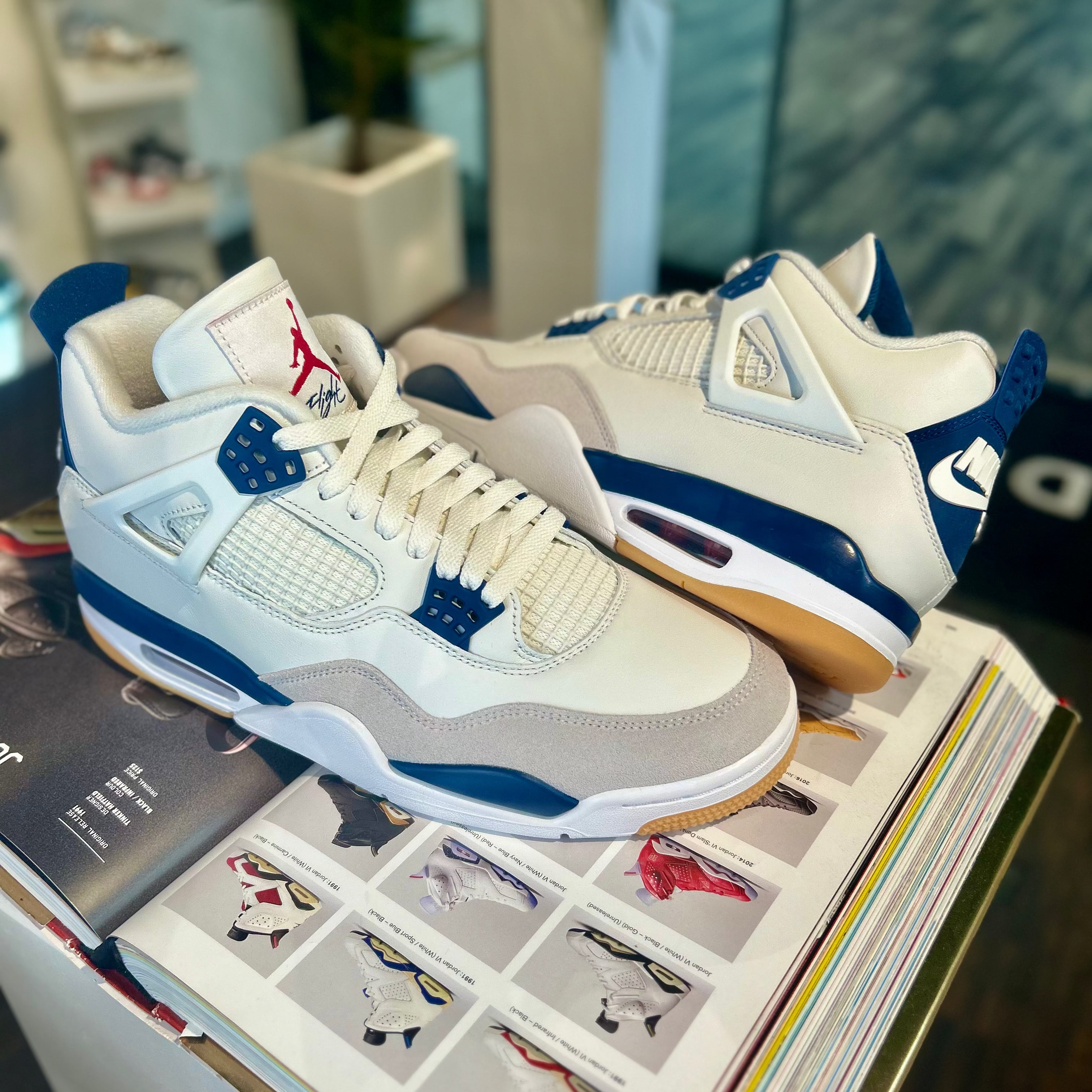 Nike SB x Air Jordan 4 Navy in store foto echte kleur en look