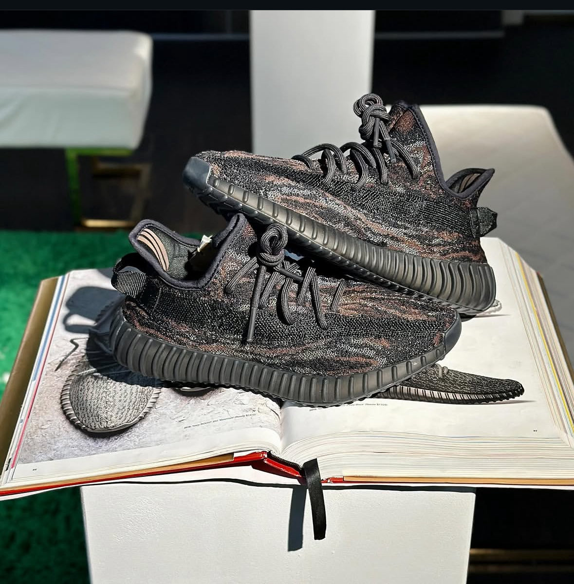 Adidas Yeezy Boost 350 V2 MX Rock in store foto echte kleur en look