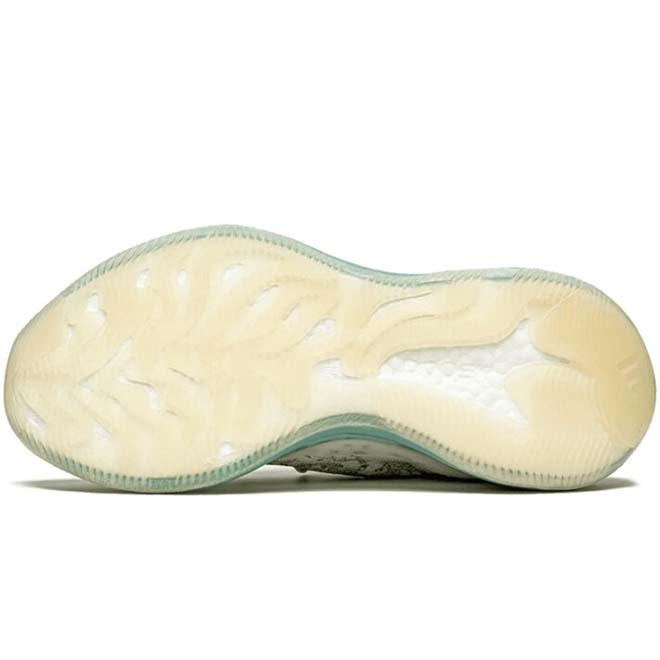 Adidas Yeezy Boost 380 Alien Blue zool met Boost demping en grip detail