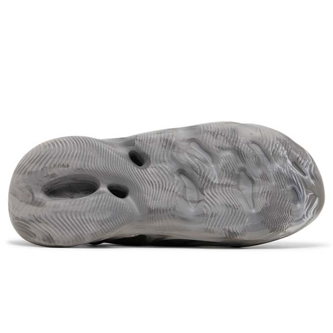 Adidas Yeezy Foam RNNR MX Granite zool onderkant grip en comfort detail