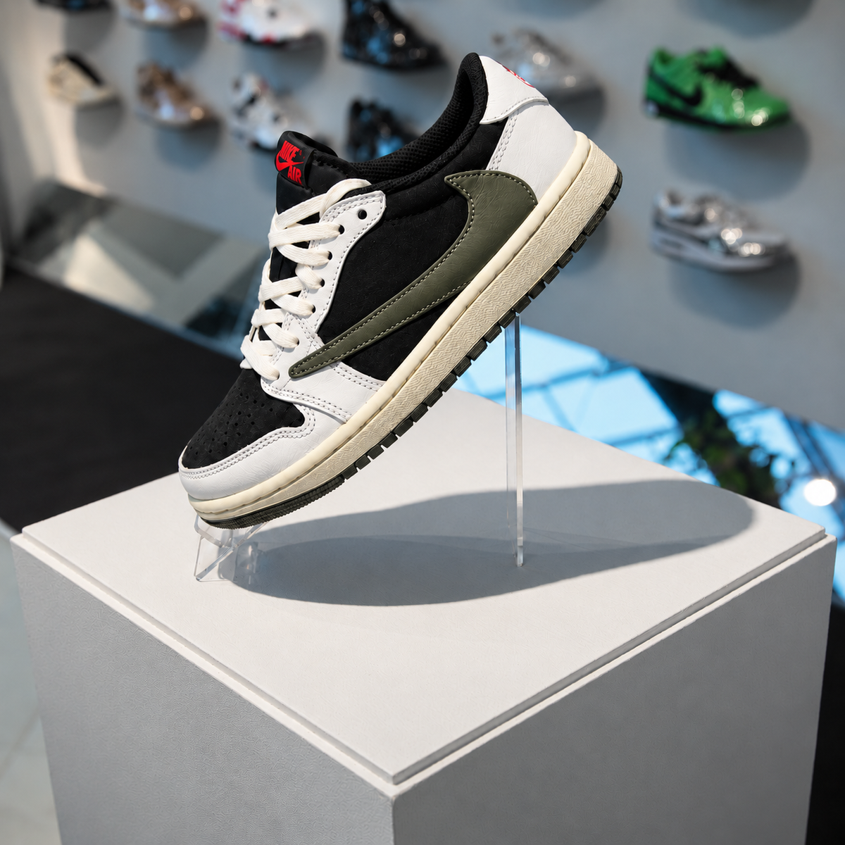 Air Jordan 1 Retro Low OG SP x Travis Scott Olive (W)