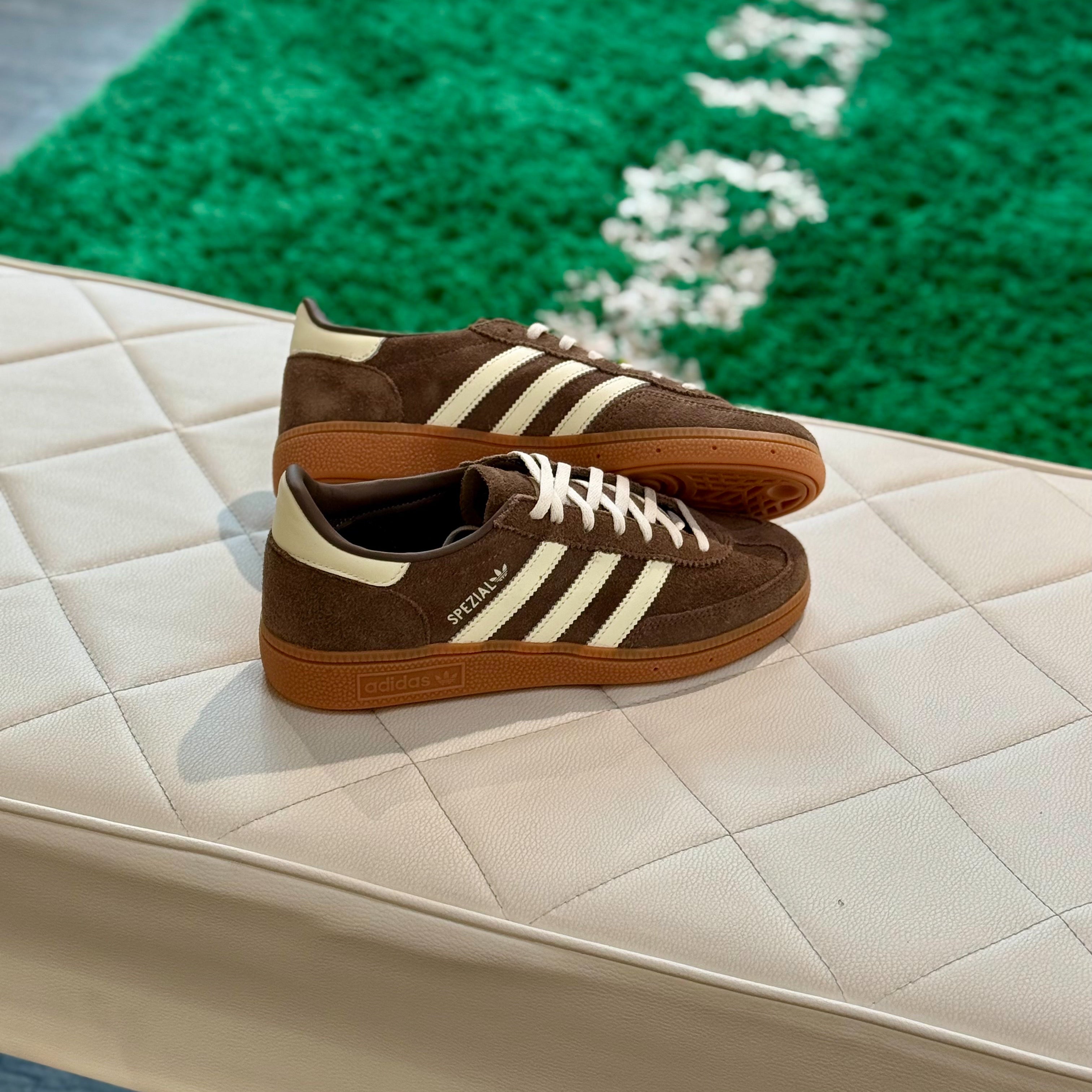 Adidas Handball Spezial Earth Strata Gum in store foto echte kleur en look
