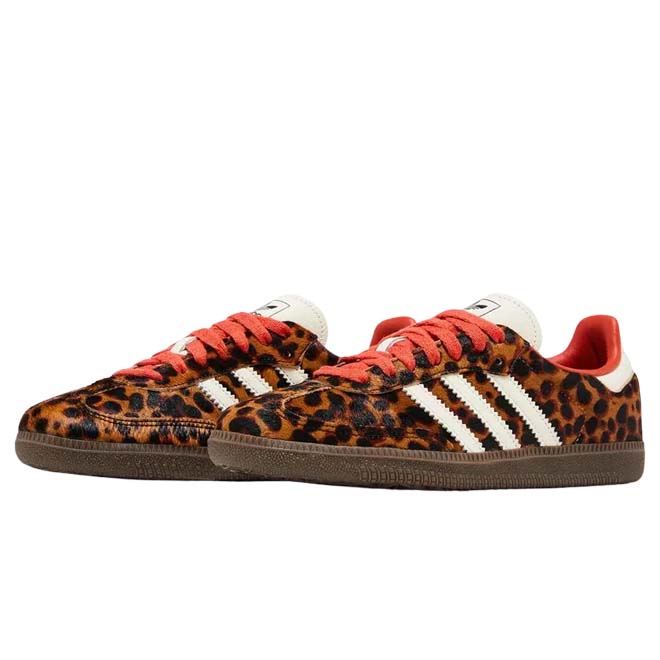 Adidas Samba OG Preloved Red Leopard zijkant leopard print en 3 stripes detail