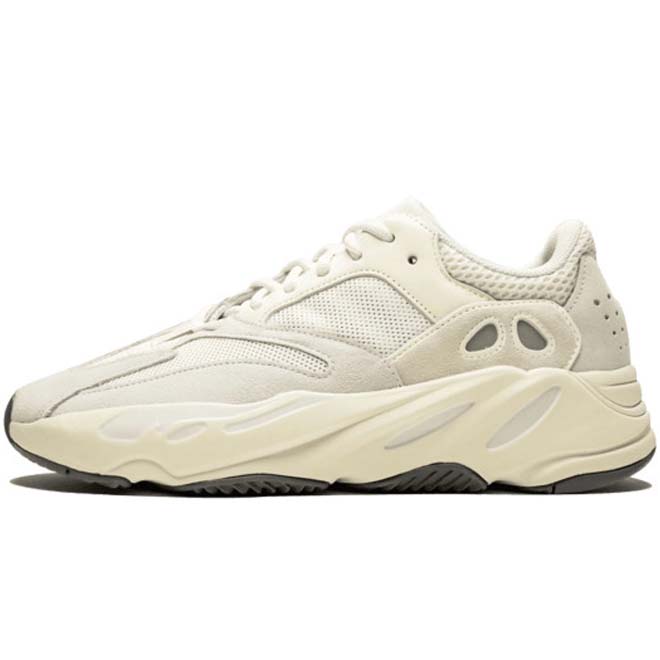 Adidas Yeezy Boost 700 Analog front view witte beige chunky sneaker premium materialen