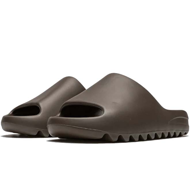 Adidas Yeezy Slide Soot zijkant minimal vorm en EVA foam detail
