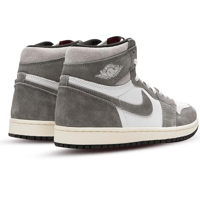 Air Jordan 1 Retro High OG Washed Black achterkant sneaker heel detail
