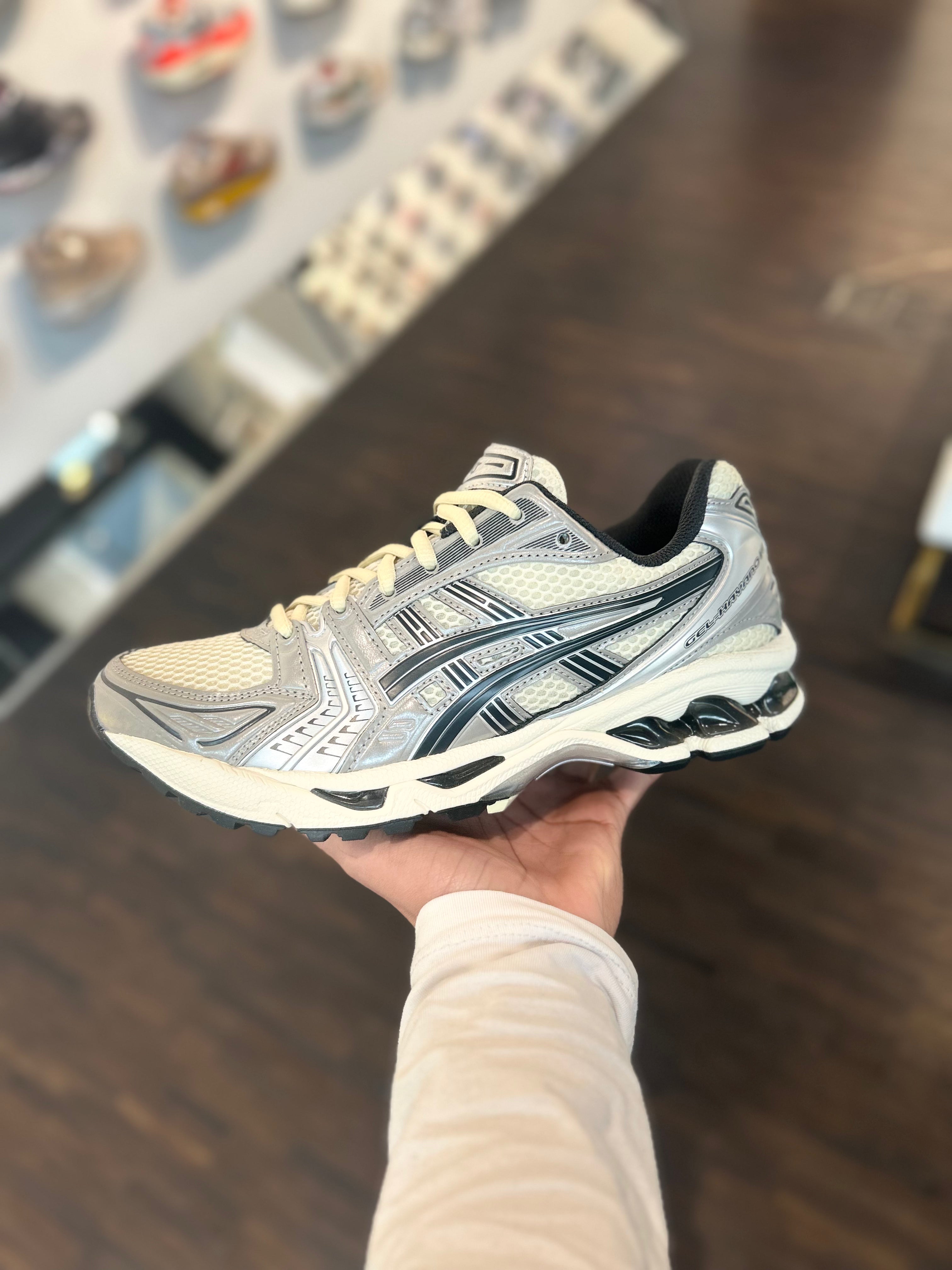 ASICS Gel Kayano 14 Oyster White Steeple Grey in store foto echte kleur en look