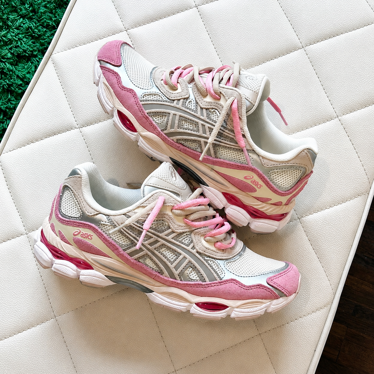 ASICS Gel NYC Cream Mineral Beige Pink in de winkel met echte kleur en premium afwerking