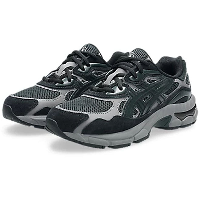 ASICS Gel-NYC Graphite Grey Black GS zijkant met mesh upper en zichtbare GEL demping