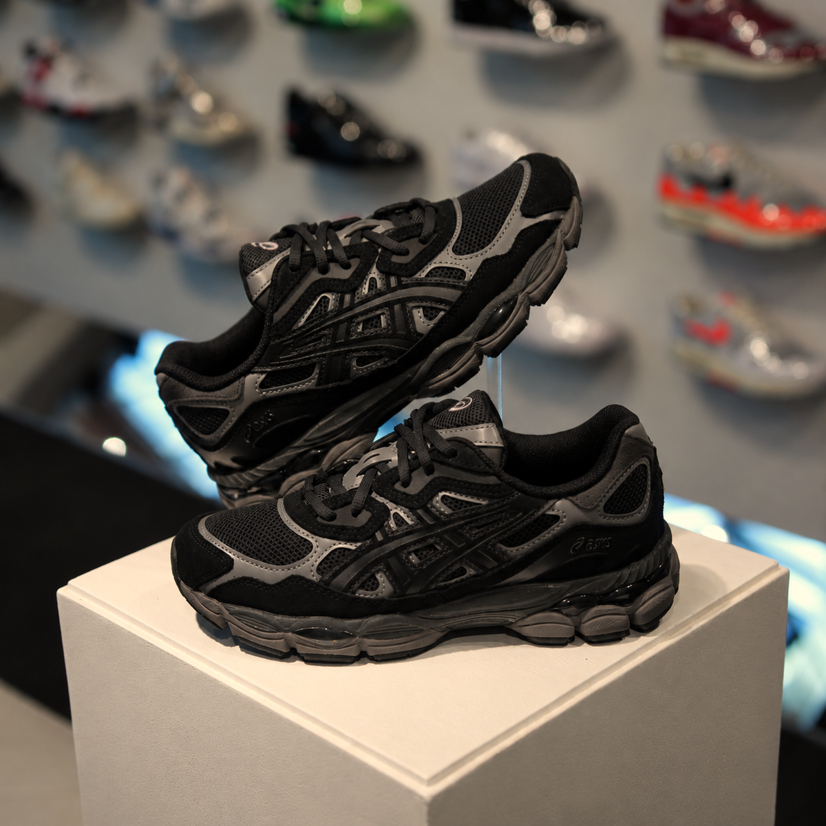 ASICS Gel-NYC Graphite Grey Black in de winkel met echte kleur en premium afwerking