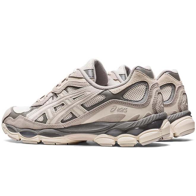 ASICS NYC Oyster Grey achterkant hiel en structuur detail
