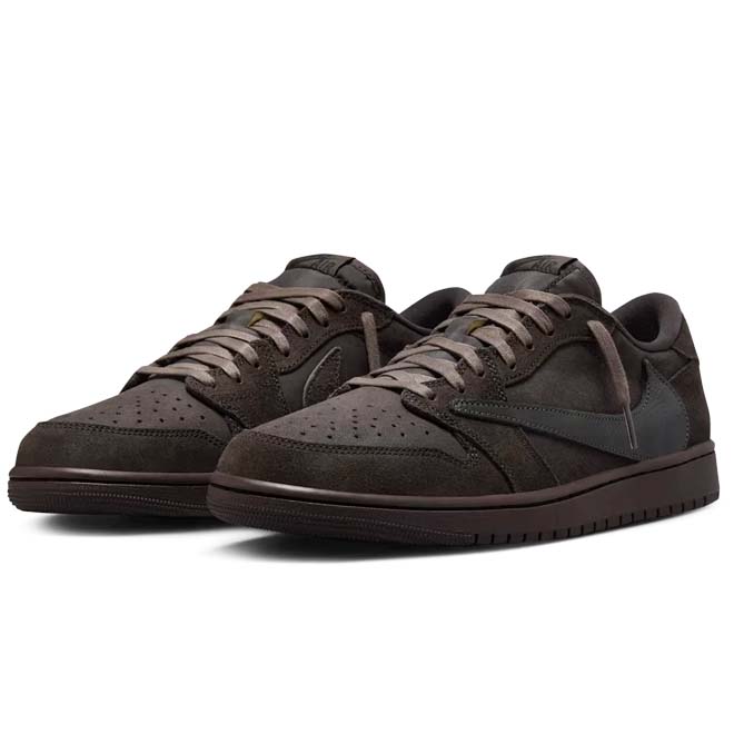 Jordan 1 Retro Low OG SP Travis Scott Velvet Brown side view bruine sneaker premium suede