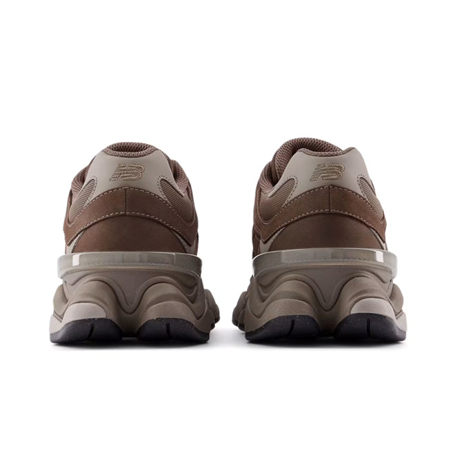 New Balance 9060 Mono Cortado achterkant hiel en NB logo detail