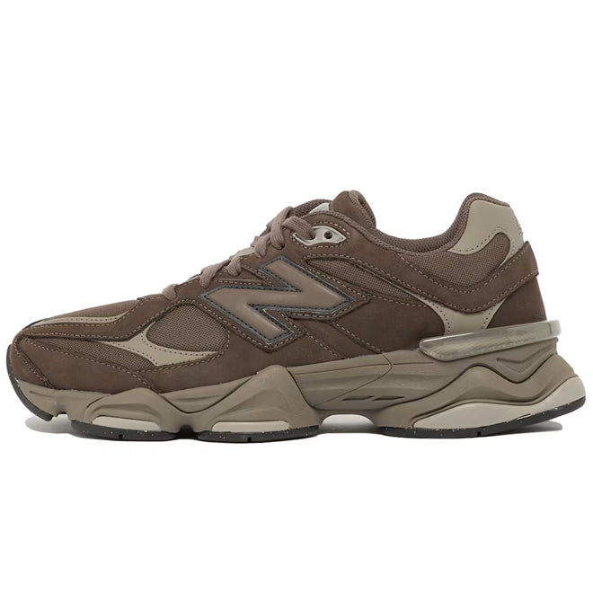 New Balance 9060 Mono Cortado front view beige bruine sneaker chunky design