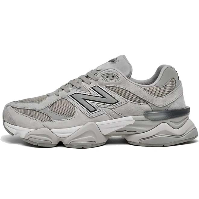 New Balance 9060 Silver Metallic Grey front view grijze sneaker met metallic details