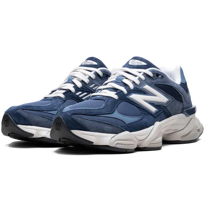 New Balance 9060 Vintage Indigo Heron Blue zijkant N logo en chunky zool detail