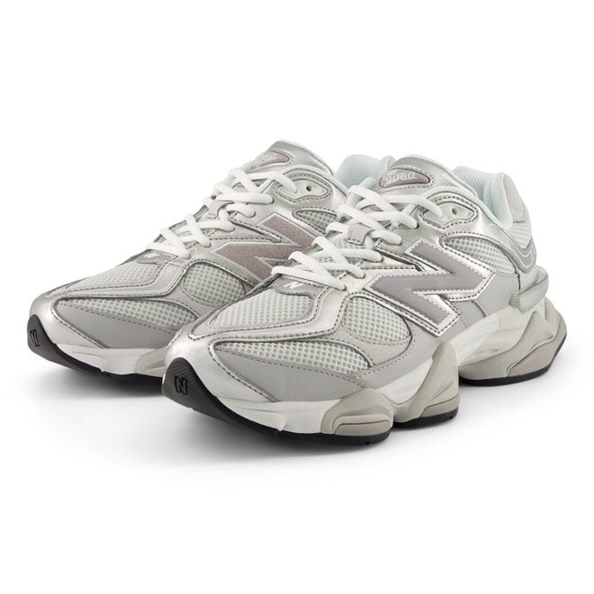 New Balance 9060 Raincloud Truffle Salt zijkant met mesh upper en ABZORB demping