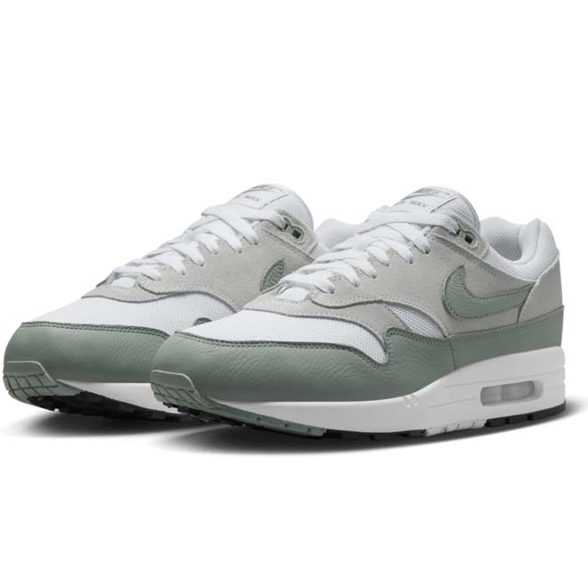 Nike Air Max 1 Mica Green zijkant swoosh en Air unit detail groen wit