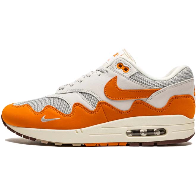 Nike Air Max 1 Patta Waves Monarch front view sneaker oranje grijs wit