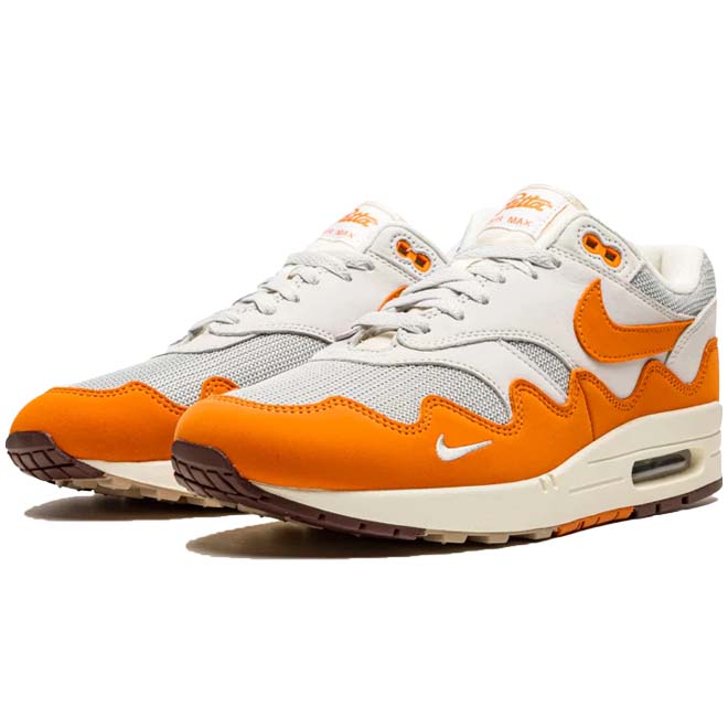 Nike Air Max 1 Patta Waves Monarch side view waves design oranje detail