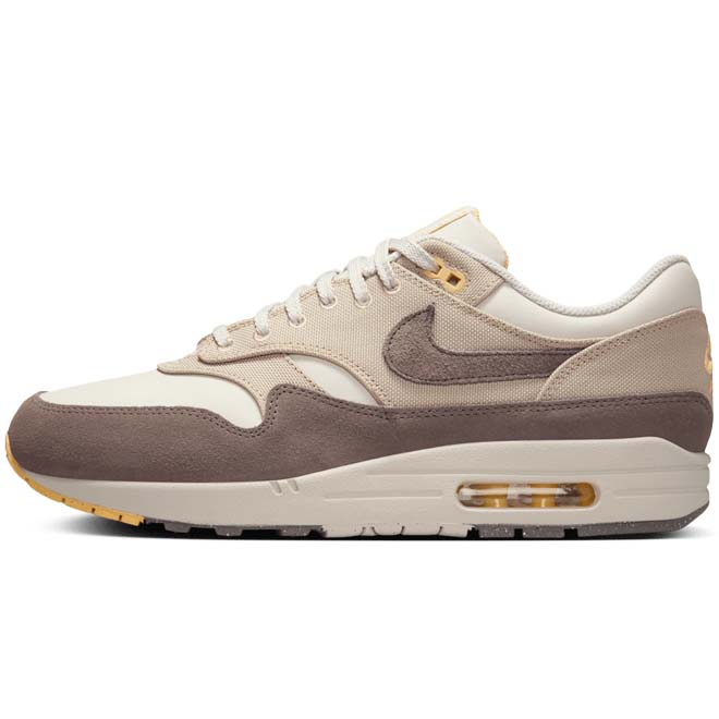 Nike Air Max 1 Premium Cave Stone front view bruine beige sneaker suede premium
