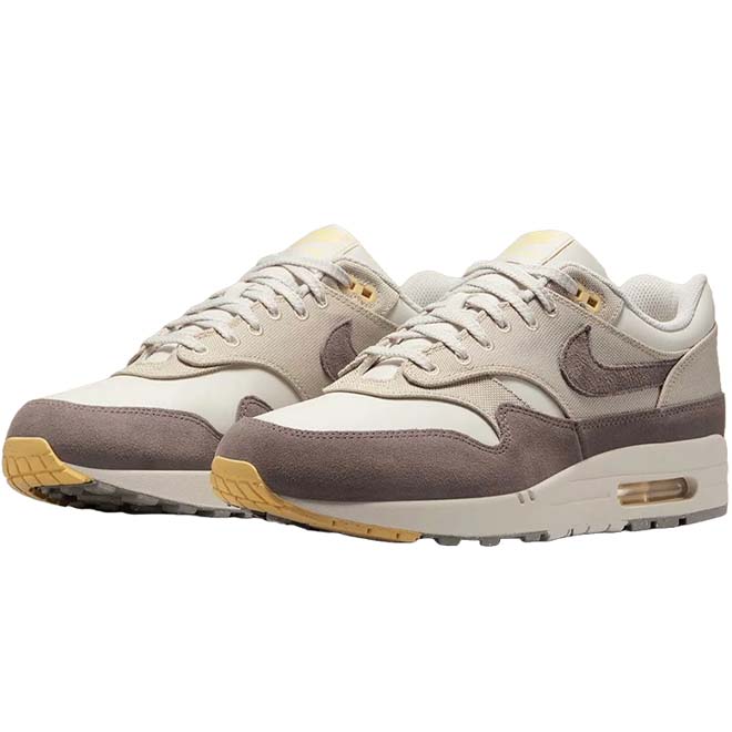 Nike Air Max 1 Premium Cave Stone zijkant Swoosh en Air unit detail